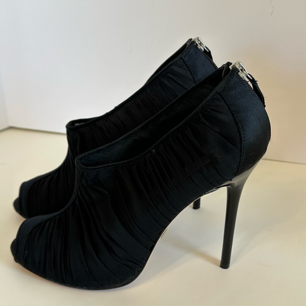 Badgley Mischka Elegant Black Satin Peep Toe Zipper Back 5” Heels Sz 10